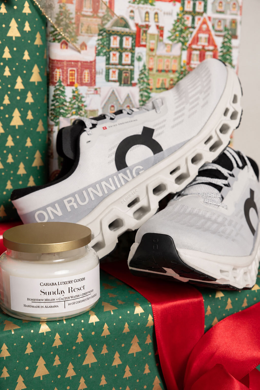 holidayproductcollectiononwarmivorybackdrop-4.jpg